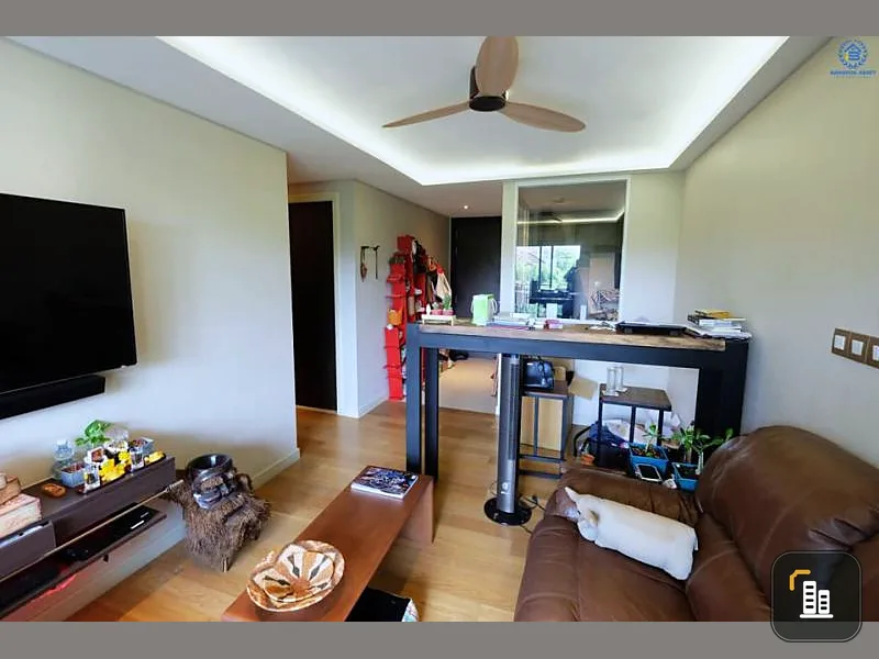 Urgent sale, Tidy Deluxe Condo, Sukhumvit 34, beautiful room, gold location, lots of furniture Good for investment Don't hesitate.