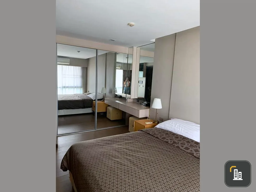 Urgent sale, Tidy Thonglor condo, spacious room, fully furnished with bathtub You can't miss this price.