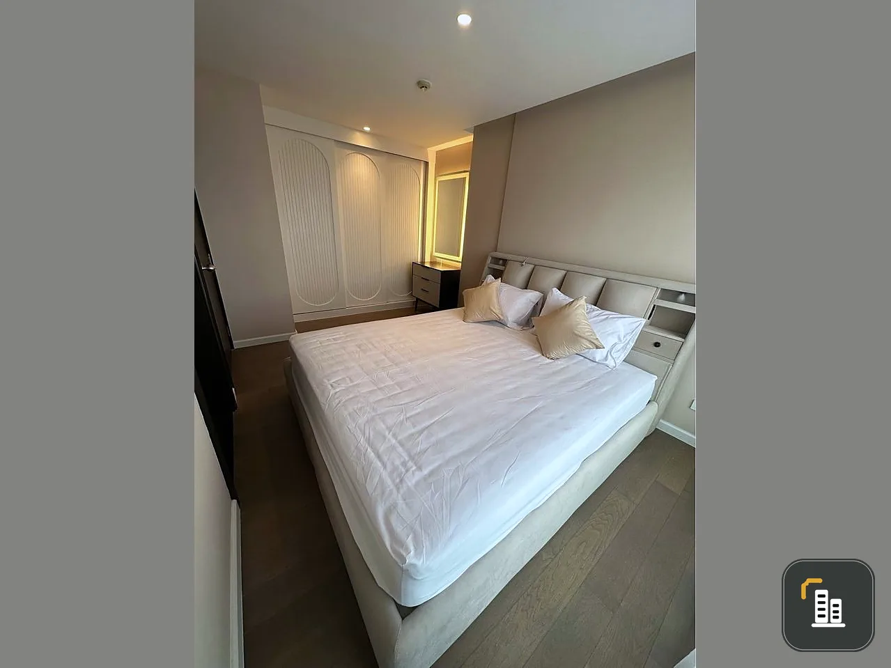 Urgent sale, Tai Di Thonglor condo, fully furnished, spacious room, good view, do not miss it.