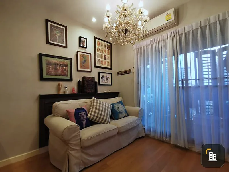 Condo for rent, Let Dwell Sukhumvit 26, beautiful room, lots of furniture, luxury, very inviting, convenient location, near BTS, near the mall, hurry and grab it.