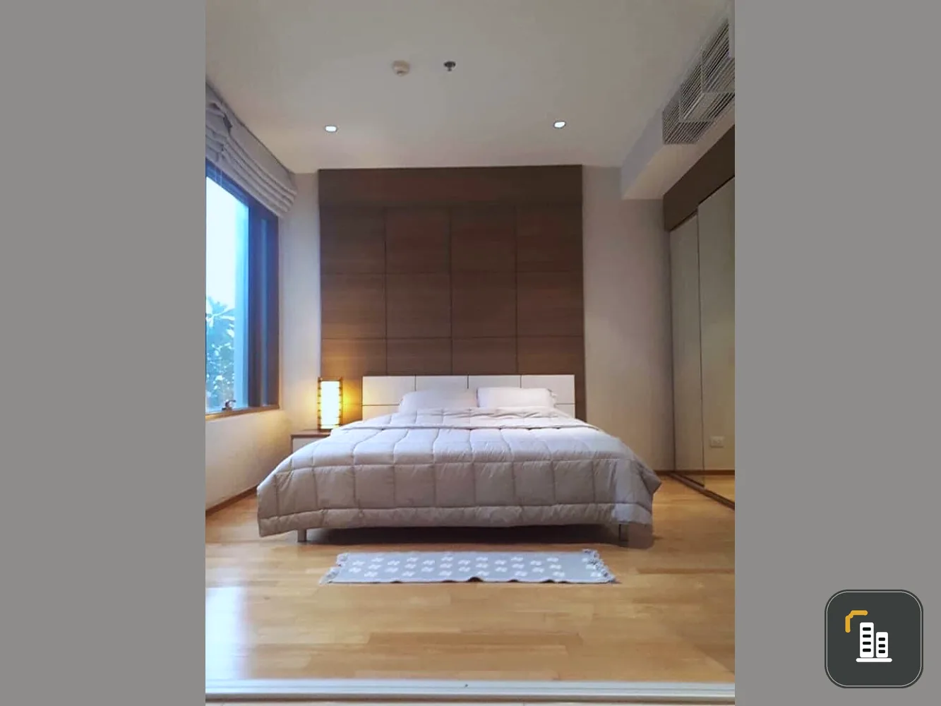 For sale The Emporio Place near the mall, convenient transportation, do not miss.