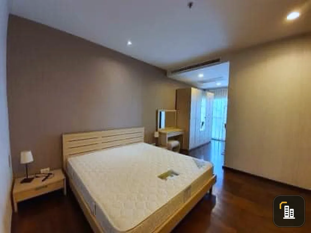 For rent, Noble Ora, very big room, full furniture. Central location, easy to find things to eat, near J Avenue, book now