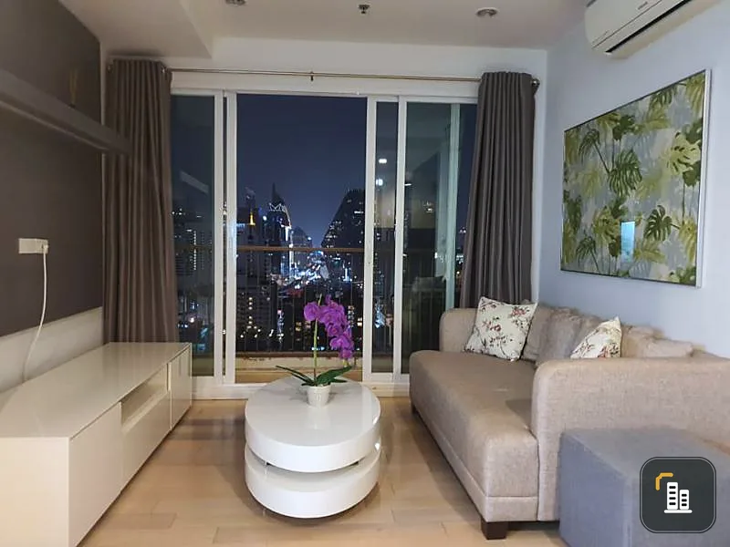 Condo for rent 15 Sukhumvit Residence, high floor, beautiful view, nice decoration, near BTS, don't hesitate, hurry !!