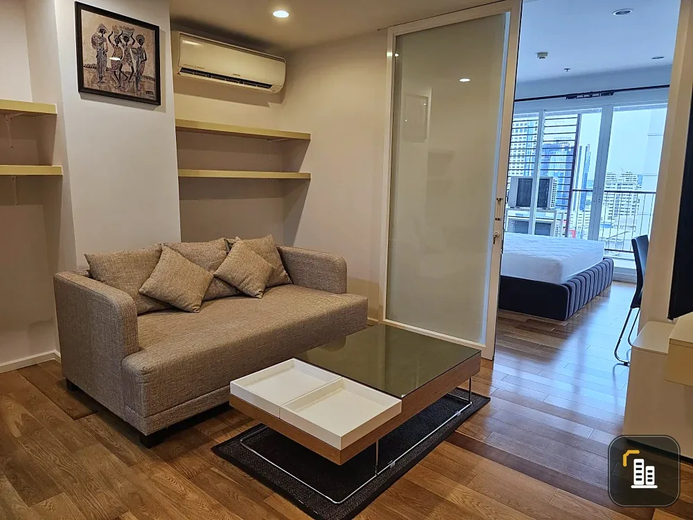 Urgent for rent !! Condo 15 Sukhumvit Residences, near BTS Asoke Nana, fully furnished, ready to move in, don't miss it !!