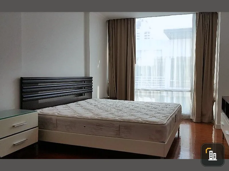 express!! Condo for rent at Baan Siri Sukhumvit Soi 10, near shopping centers, convenient transportation, ready to move in, hurry !!