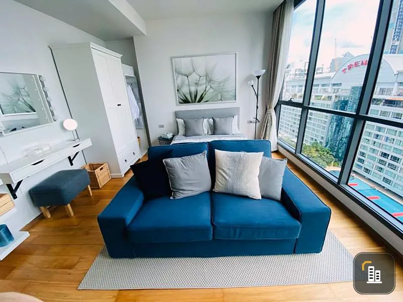 Urgent sale !! Hyde Sukhumvit 13 Condo, high floor, beautiful view, beautiful room, fully furnished, near the BTS, don't miss it!