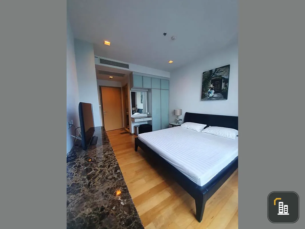 Urgent for rent !! Hyde Sukhumvit 13 condo near the train, convenient to travel, ready to move in, can't miss it !!