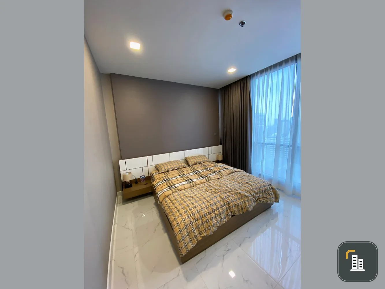For sale, for rent!! Condo Hyde Sukhumvit 13, 24th floor, city view, fully furnished, good price, ready to move in, don't miss it!!