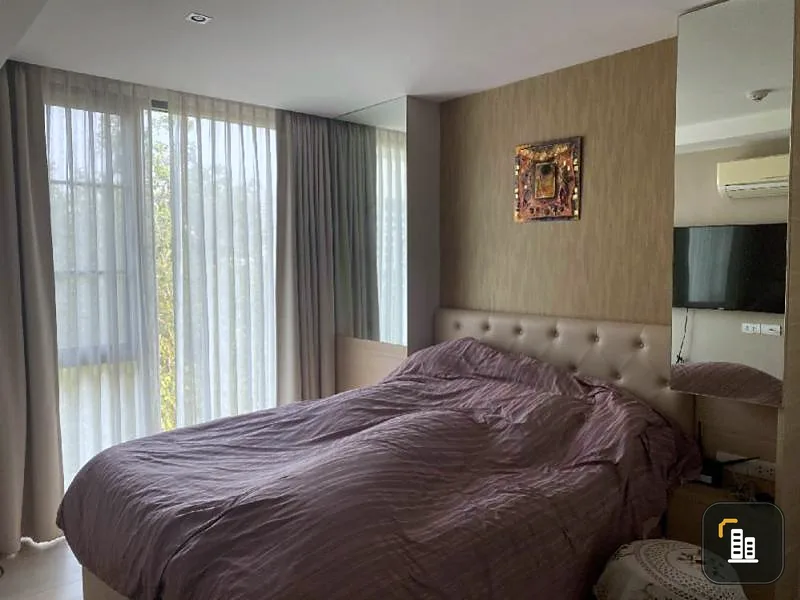 Quick sale, class Silom condo, private corner room, good atmosphere, not hot, located in the center of the city, near BTS, suitable for investment,