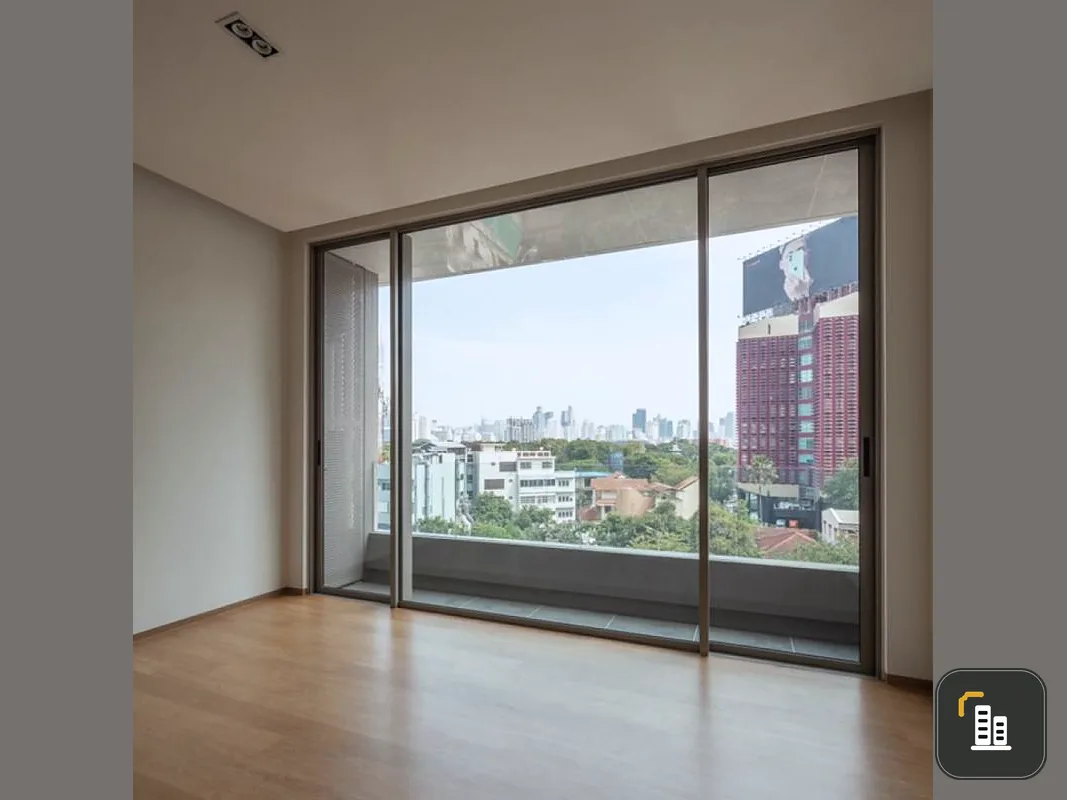 Urgent sale, Saladaeng Condo, empty room, beautiful plan, good view, excellent location, very affordable price, near MRT, easy to travel, quick booking