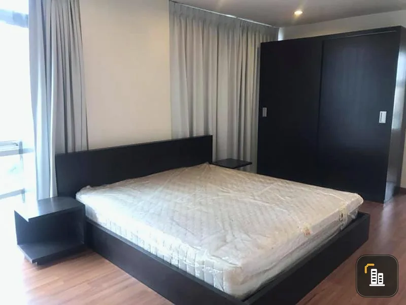 Urgent sale, The Surawong Condo by Chewathai Hub Soon, the largest corner room, private, not uncomfortable, very investment location Hurry at this price.