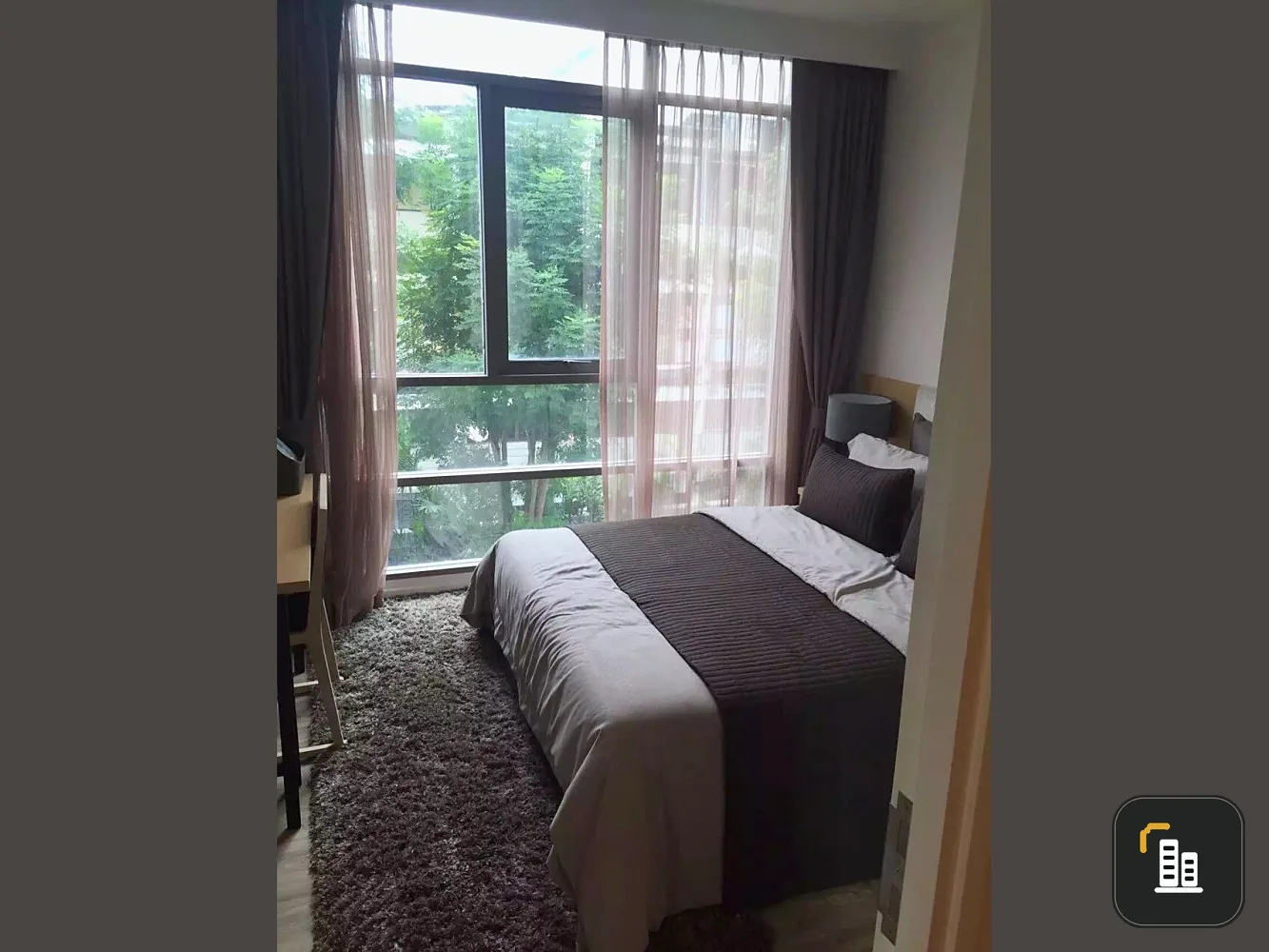Condo for rent, Siamese Surawong, clean room, lots of furniture, excellent location, convenient transportation, near BTS, near MRT, hurry