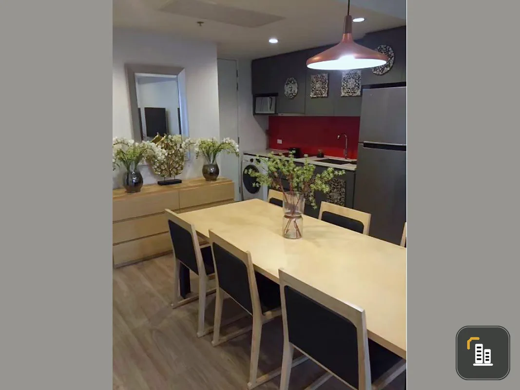 Condo for rent, Siamese Surawong, clean room, lots of furniture, excellent location, convenient transportation, near BTS, near MRT, hurry