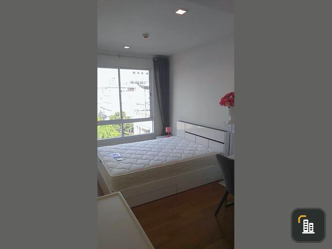 For rent, Condolette Light Convent, beautiful room, very good view, suitable for working people, easy walking, close to BTS and MRT, book now.