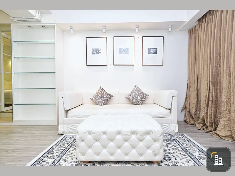 For rent, State Tower condominium, beautiful room, white-cream tone control High ceiling, not uncomfortable, a lot of furniture, hurry and grab it.