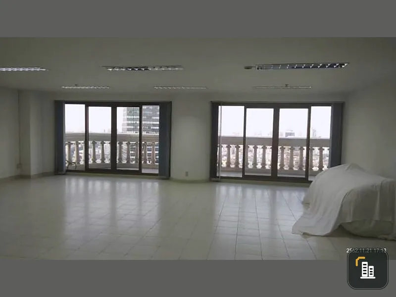 Urgent sale, State Tower condominium, big room, good view, river, suitable for large family, very good location, suitable for investment, hurry and book.