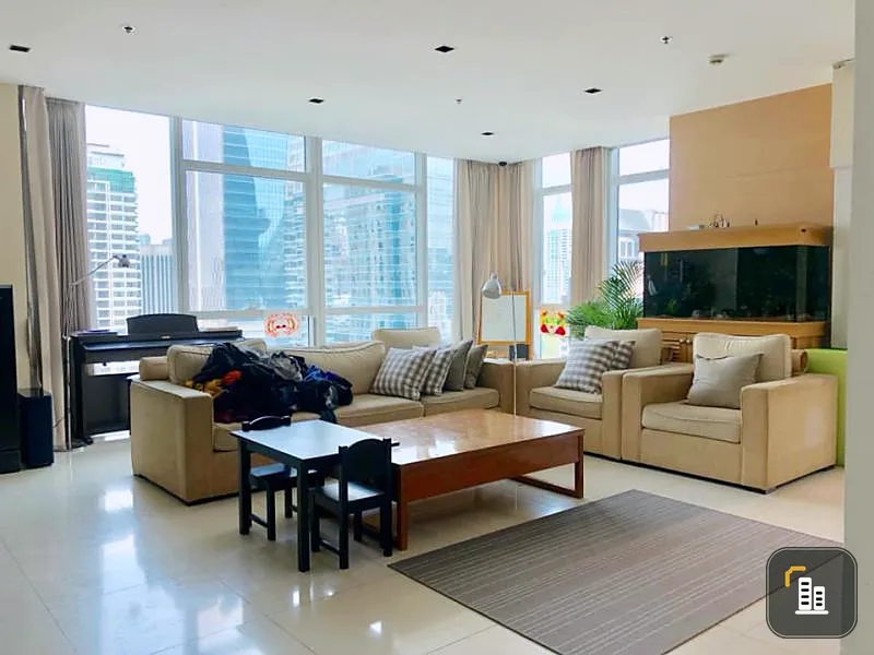 Athenee Residence Condo for rent, Big site room, beautiful furniture, city view, best location, near BTS, society inside the condo is very good. Hurry and make a reservation.