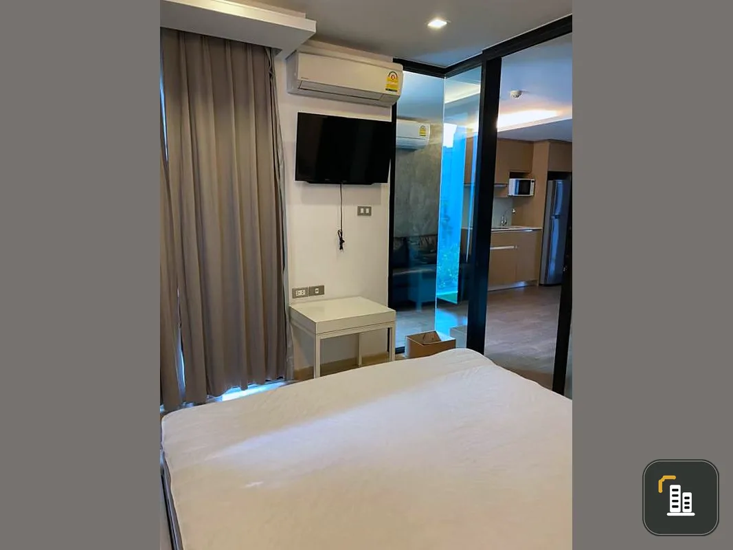 Socio Condo Ruamrudee, 1 bedroom, 1 bathroom / corner room, pool view, beautiful room, good view like this ..... Dont wait !!!!