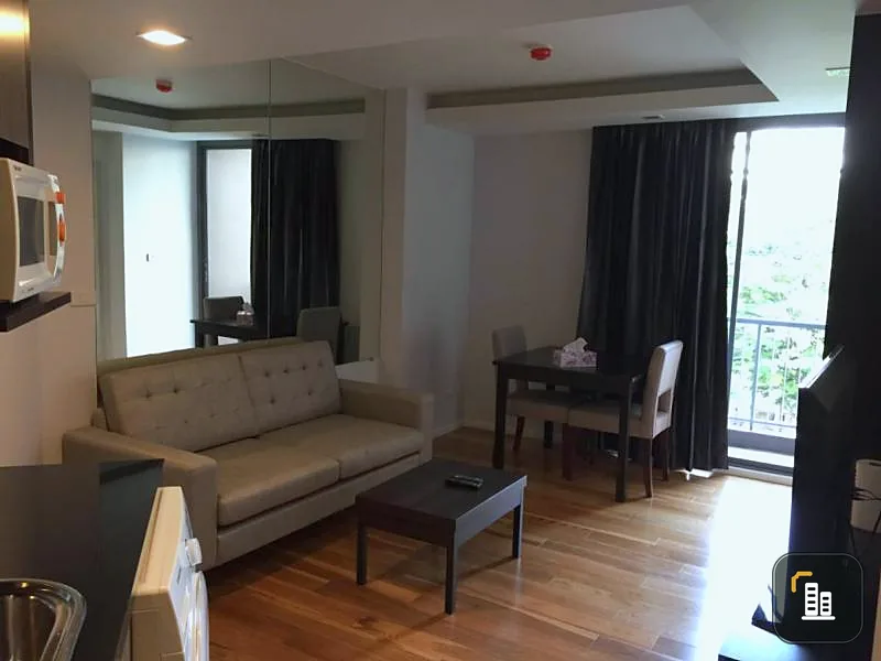 Condo for rent, Focus at Ploenchit, beautifully decorated room Full furniture There is a washing machine. Easy to travel location near BTS. Urgent booking.