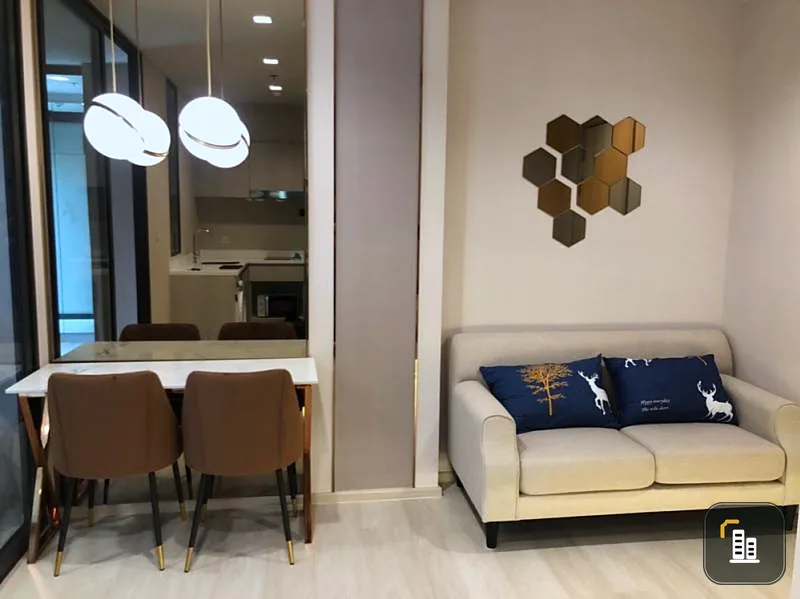 Condo for rent, Life One Wireless, beautiful decorated room, very good looking, lots of furniture, city view, convenient location near the pier, near BTS