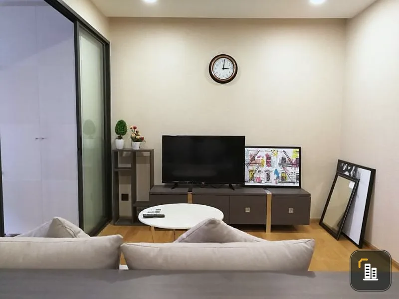 Urgent sale, Condo Class Langsuan, clean room, beautiful decoration, fully furnished The location is very suitable for investment, near the BTS, near the mall, do not miss it.