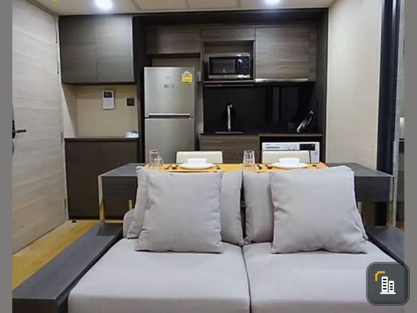 Urgent sale, class condo, Langsuan, beautiful room, lots of furniture, ready to move in, convenient to travel, near BTS, near the mall.