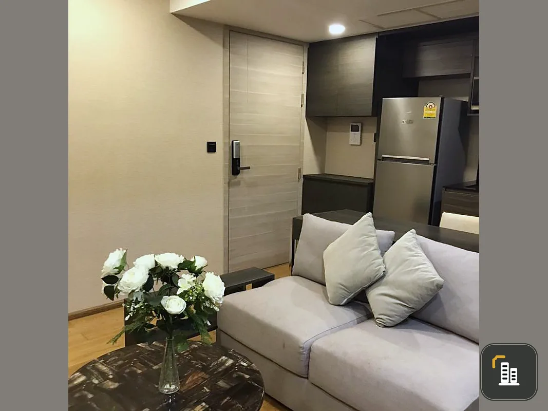 Condo for rent, Class Langsuan, clean room, lots of furniture, good communal, super nice location, near BTS, near shopping malls, book now