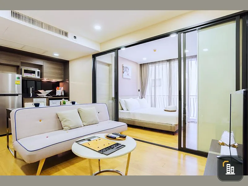 Condo for rent, Class Langsuan, clean room, beautiful furniture, very inviting, best location, near BTS, near the mall, hurry and grab it.