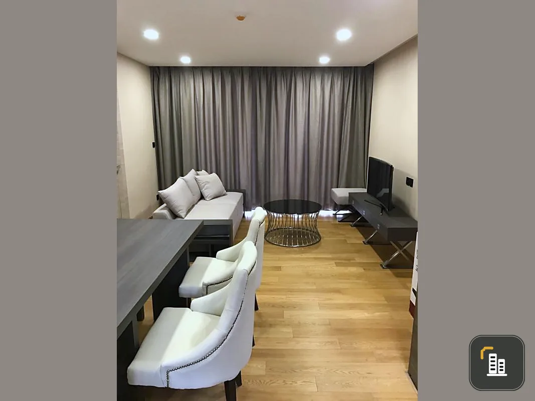Urgent sale, class condo, Langsuan, big room, very beautiful Fully furnished, the best location, suitable for investment, near the mall, near BTS, book now.