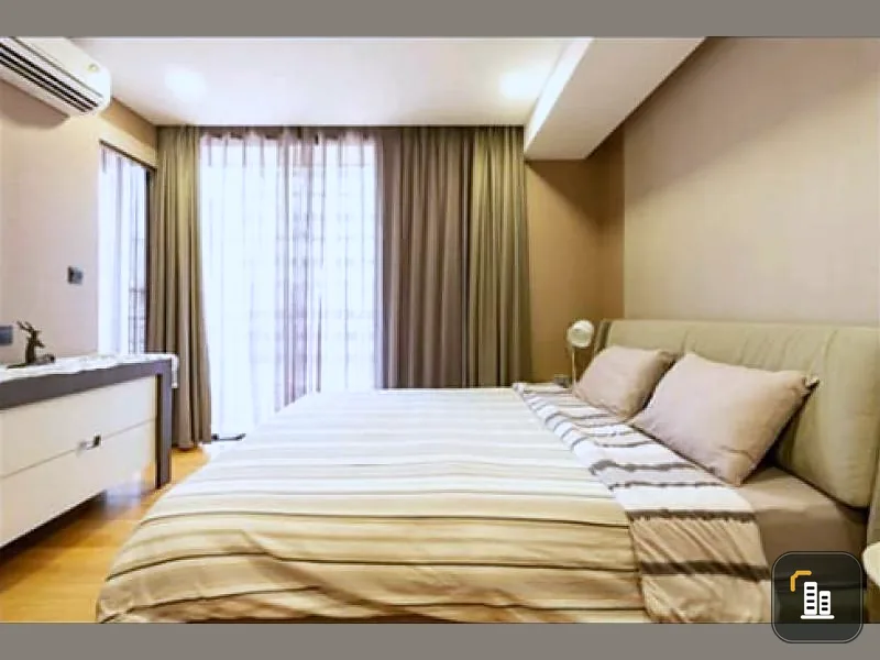Urgent sale, class condo, Langsuan, beautiful room, fully furnished, best location, worth investing in, near BTS, near the mall, do not miss it.