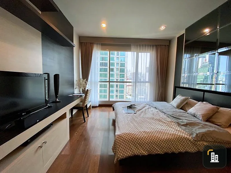 Condo for rent, The Address Chidlom, very nice decorated room Luxurious furniture, the best location, near the pier, near the BTS, do not miss it.