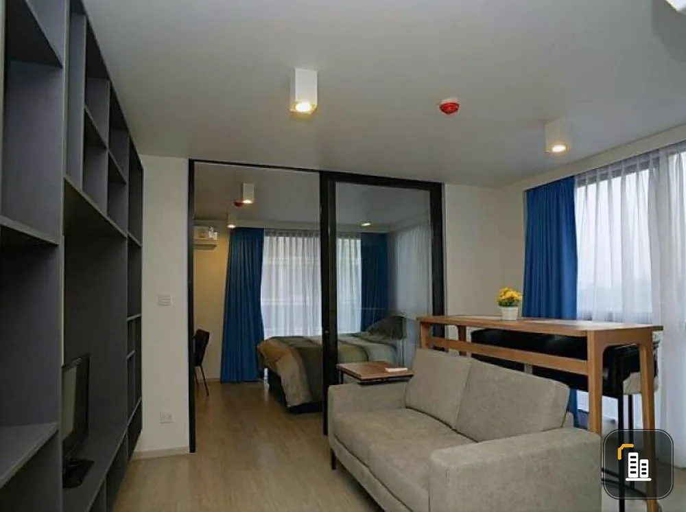 For rent / urgent sale, Maestro 02 Ruamrudee Condo, beautiful room, fully furnished, good communal, good location, good investment. Hurry and make a reservation.