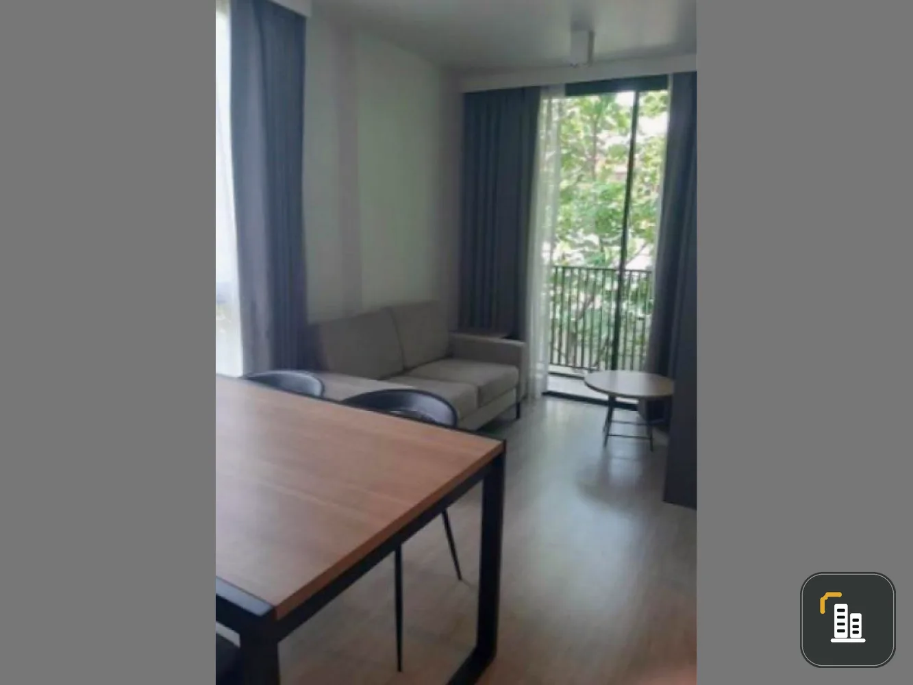 For rent / urgent sale, Maestro 02 Ruamrudee Condo, large room, lots of space Quality location, the most attractive investment Fully furnished Do not miss it.