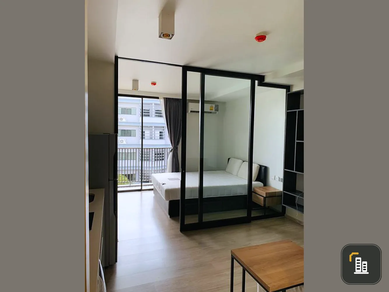 For rent / urgent sale, Maestro 02, Ruamrudee Condo, beautiful room, fully furnished, very pleasant location, suitable for investment, near expressway, near BTS, near MRT, book now