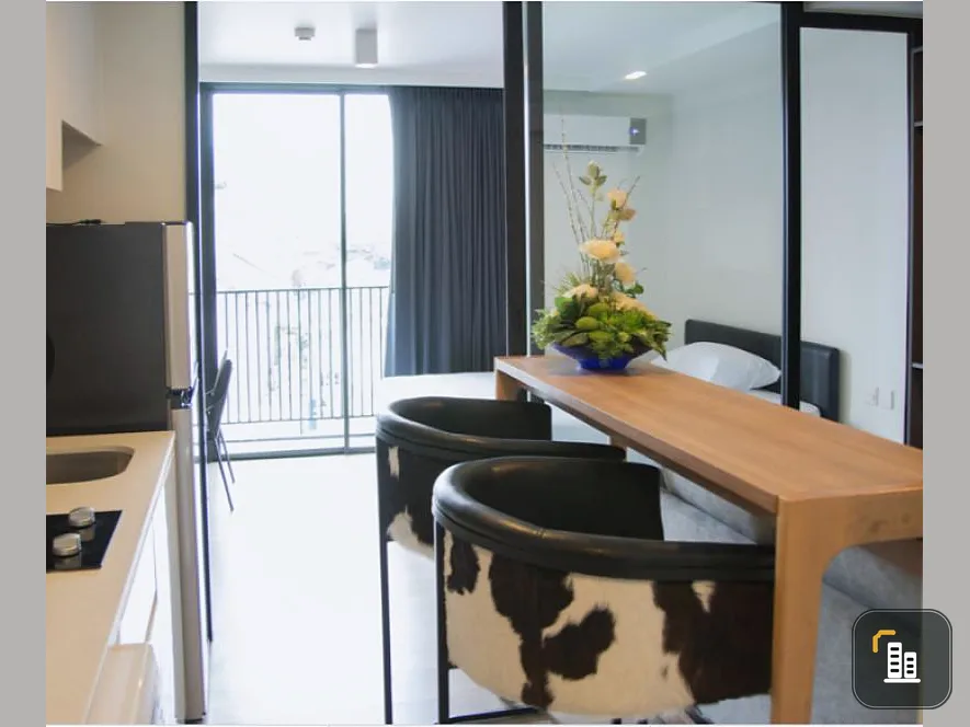 Condo for rent, Maestro 02 Ruamrudee, very nice room, beautiful furniture, very good looking, good central location, convenient to travel, near BTS, near MRT, hurry up.