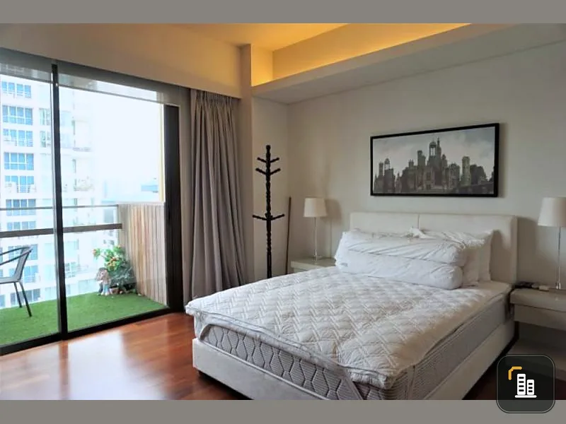 Urgent sale, Hansar Ratchadamri Condo, large room, good view, full furniture, great location, near BTS, suitable for investment, urgently grab
