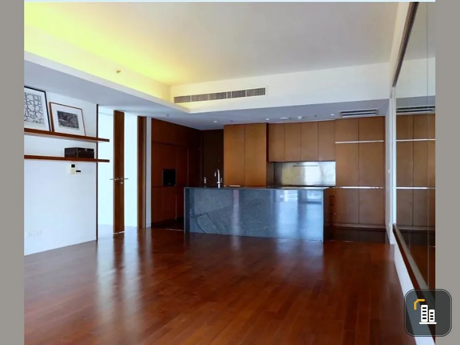 Urgent sale, Hansar Ratchadamri Condo, super beautiful floor plan, fully built, fully furnished, city view, nice location, convenient transportation, near BTS, don't miss it.
