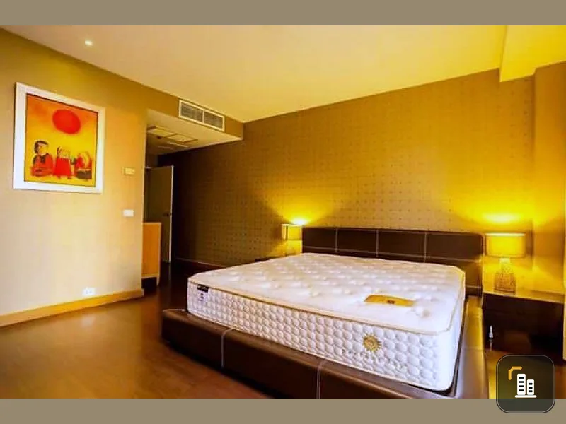 Condo for rent, Langsuan Ville, beautiful room, beautiful city view, fully furnished, with bathtub, very good location, very close to BTS, do not hesitate.