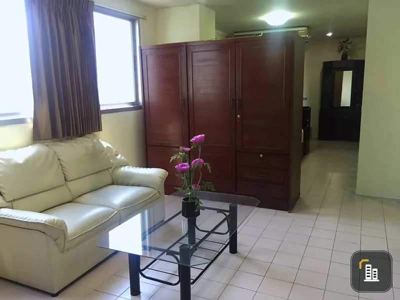 Condo for rent, First Tower, clean room, fully furnished Convenient location near the pier, near the BTS, quickly grab it.
