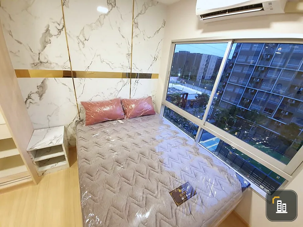 Plum condo Rangsit Alive for rent, 2 rooms decorated in bright colors. Have a great view of the pool Book now before it slips out of your hands.