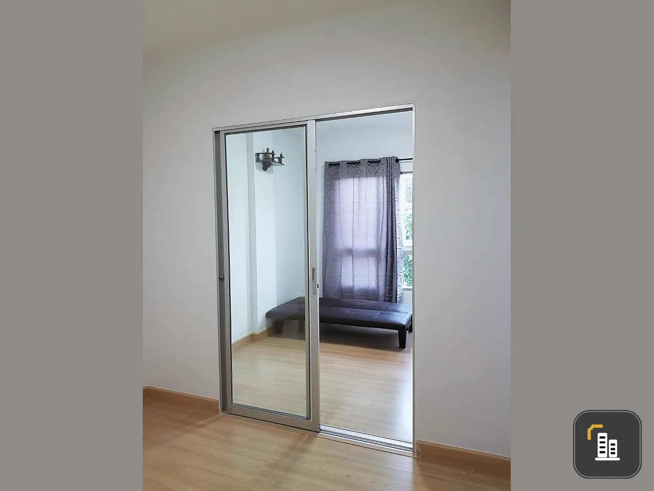 Urgent sale !! Condo The Kith Sukhumvit 113 good location near the Imperial Samrong And bearing train, book it !!