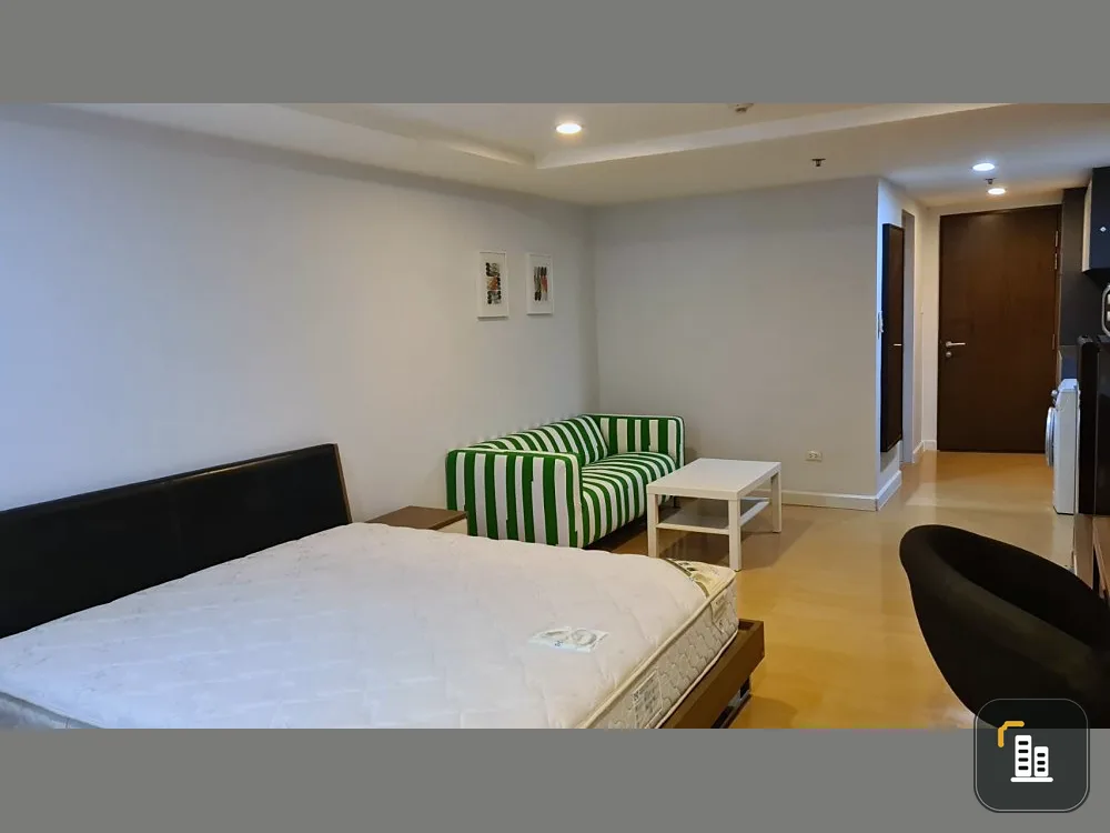 For rent, The Trendy Condominium, clean room, fully furnished, ready to move in, best location near BTS, book now
