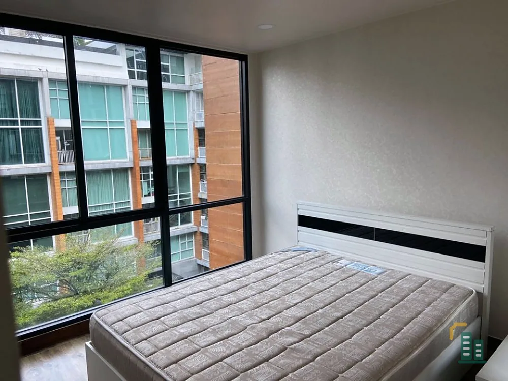 Good sale 65 condominium, fully furnished. Ready to move in, don't wait.