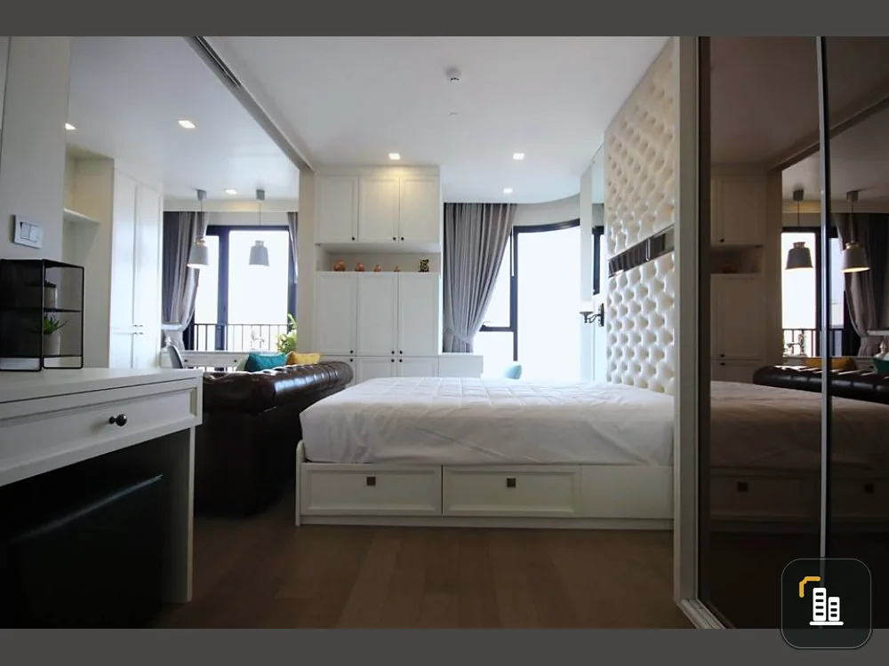 For rent Ashton Asoke, large room, decorated in luxurious white tones, high floor, beautiful view, fully furnished, built-in in the whole room I'm not sorry