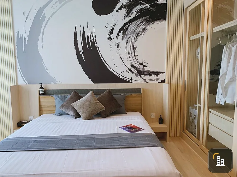 For rent, Life One Wireless, room decorated in zen style, simple, fully furnished, high floor, beautiful view Good price like this. Hurry up.