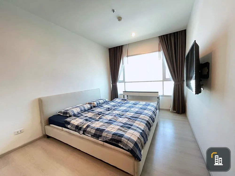 Condo for rent Life Ratchadaphisek, corner room, 2 bedrooms, 24th floor, fully furnished, ready to move in. Don't miss it.