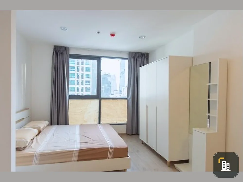 Ideo Q Chula-Samyan condo for sale, fully furnished, lovely white tone room Must be this room !!