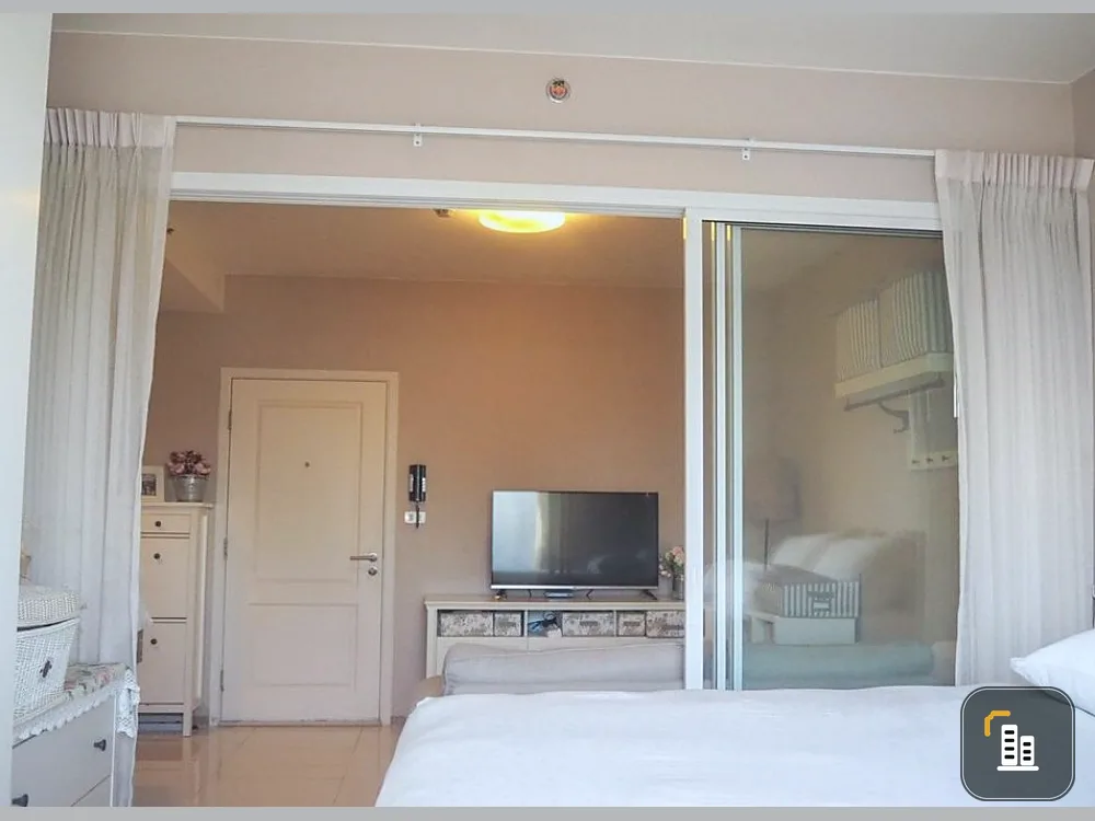 Urgent sale !! Condo Fuse Mobius Ramkhamhaeng Station pool view Ready to move in, book now !!