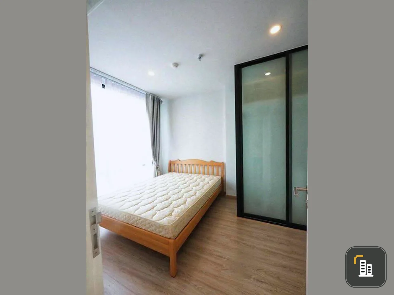 Sell urgently !! Condo Bangkok Horizon Sathorn - Narathiwat, great location, convenient transportation, close to shopping centers. Book now !!