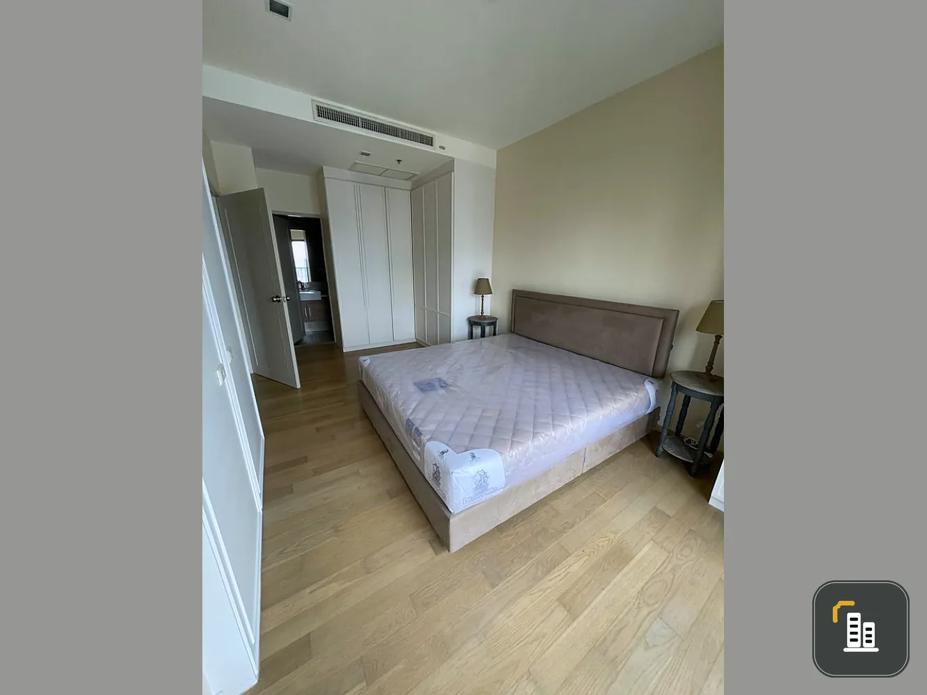 Urgent for rent !! Noble Revent Condo, good location, near BTS Ekkamai, convenient transportation, book now !!